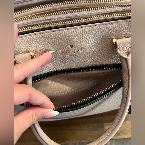 Kate Spade Handbag/ crossbody purse - Picture 2 of 6